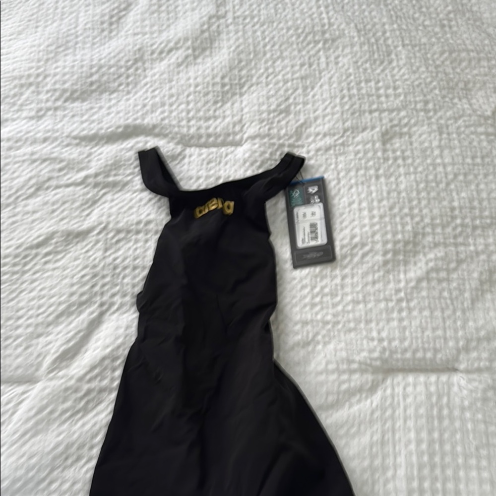 NWT arena carbon air 2 black size 22